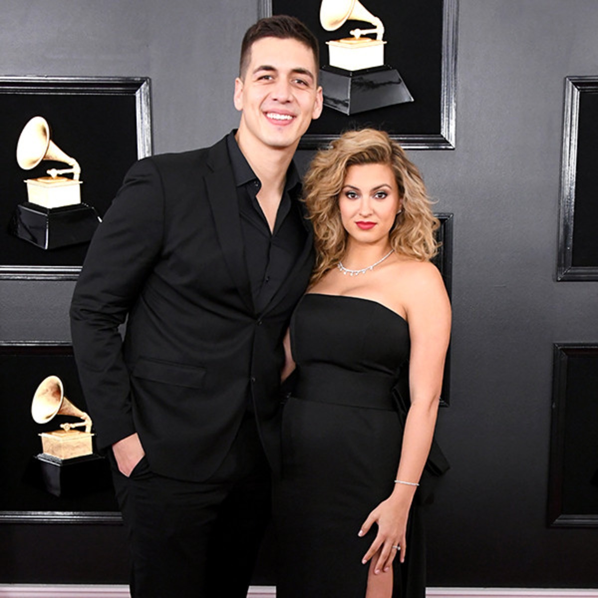 Gratuit Images Tous Les Couples Sur Le Tapis Rouge Des Grammy Awards 2019 E actualisé salutations